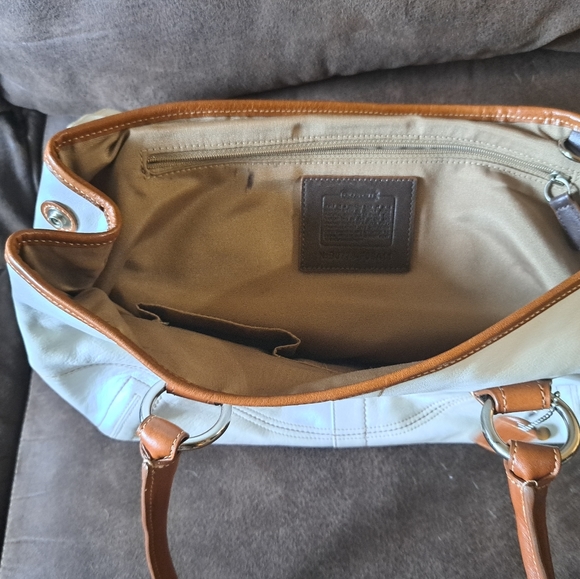 White Coach purse - Picture 4 of 5